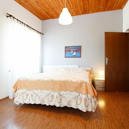 Apartments Otmar 1224 Premantura Exterior photo
